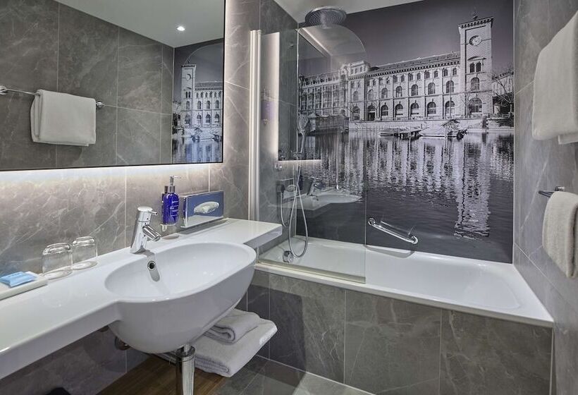 اتاق خانوادگی, Radisson Blu Hotel Zurich Airport
