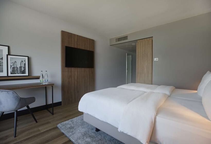 اتاق سوپریور با چشم‌انداز, Radisson Blu Hotel Zurich Airport
