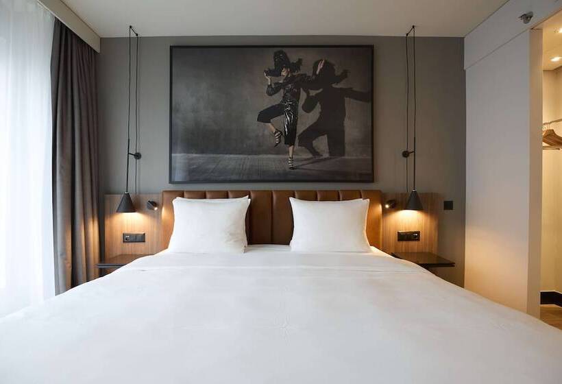 سوئیت با چشم‌انداز, Radisson Blu Hotel Zurich Airport