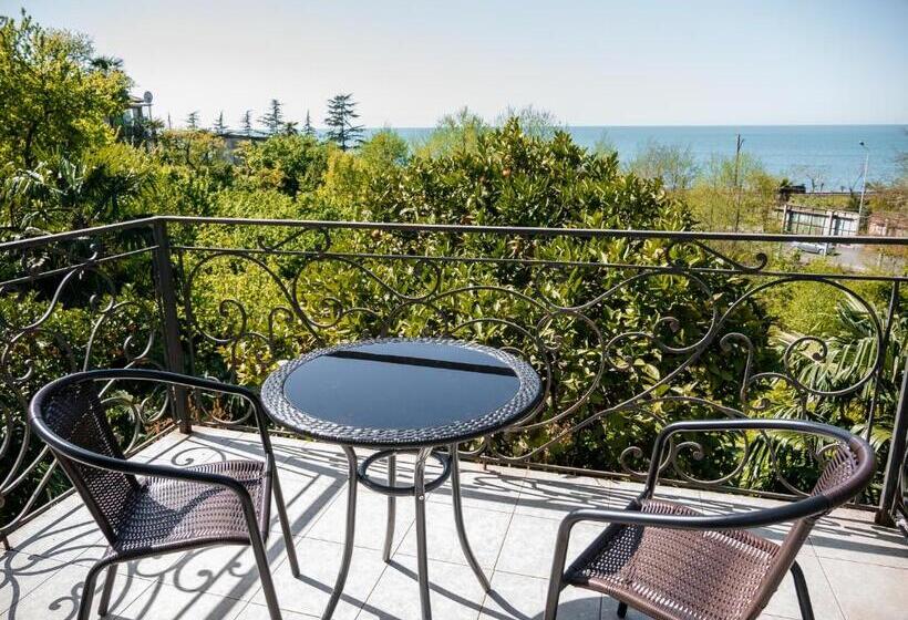اتاق استاندارد چهار تخته, Irakli Guest House