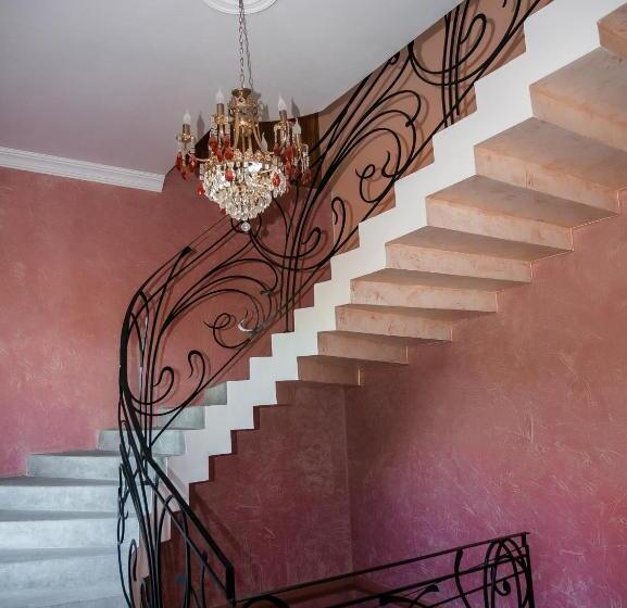 اتاق استاندارد چهار تخته, Irakli Guest House