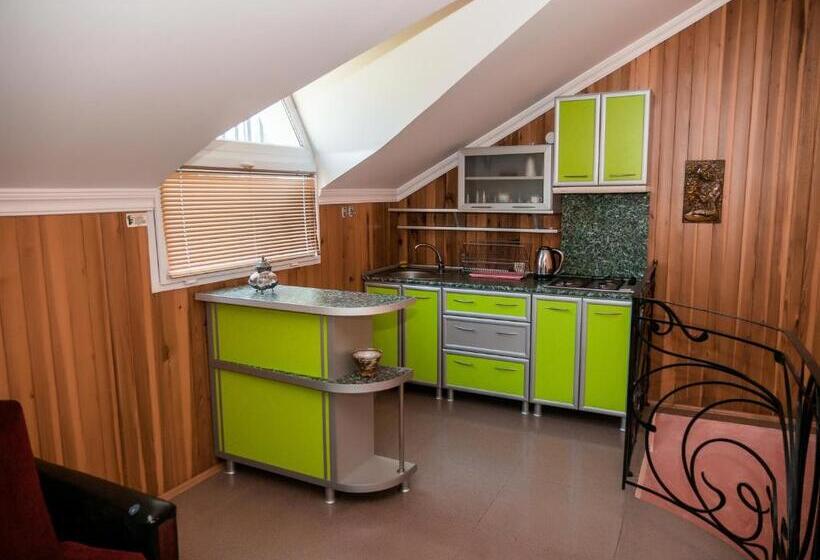 Standard Triple Room with Terrace, Irakli Guest House