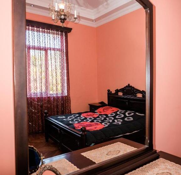 سوئیت 2 خوابه, Irakli Guest House