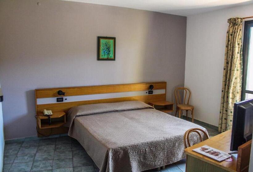اتاق استاندارد سه نفره, Horse Country Resort Congress & Spa   Hotel Ribot