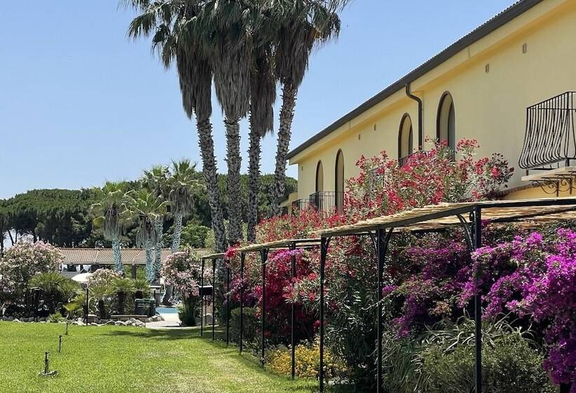اتاق سوپریور سه تخته, Horse Country Resort Congress & Spa   Hotel Ribot