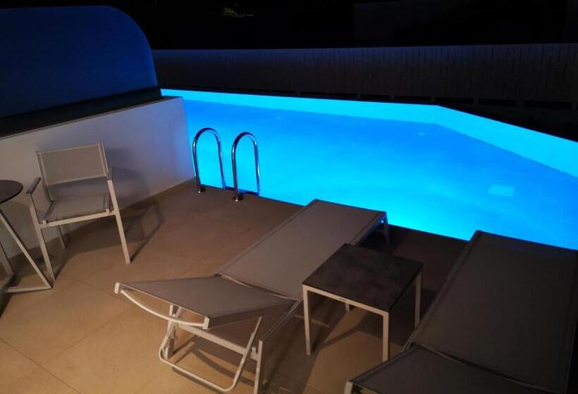Люкс с Бассейном, Zoes Hotel & Suites