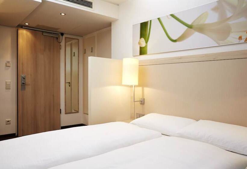 Номер Комфорт, H+ Hotel München