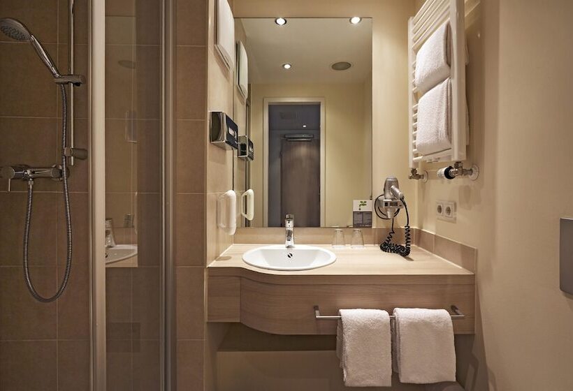 Номер Superior, H+ Hotel München