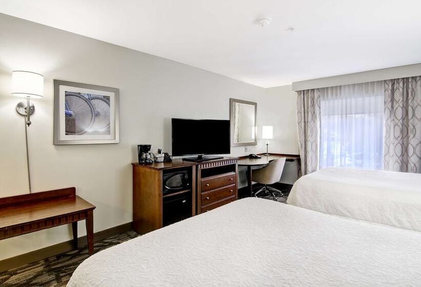 Номер Стандарт, Hampton Inn & Suites Saint John
