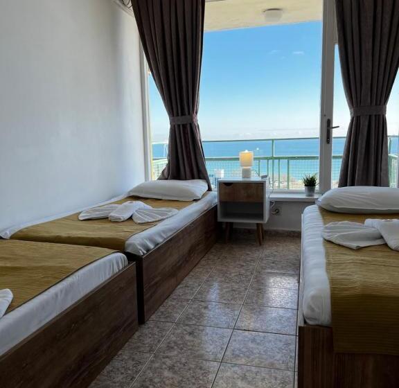 Quarto Triplo Estandar, Varshava