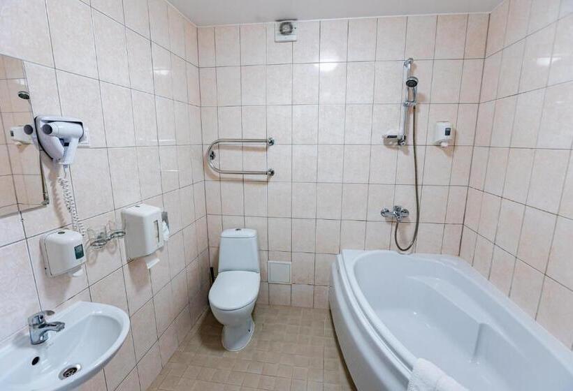 اتاق خانوادگی, Inger Hotell