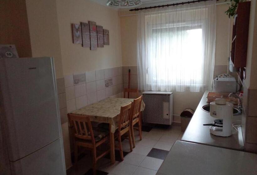 خانه 2 خوابه, Otthon Apartman