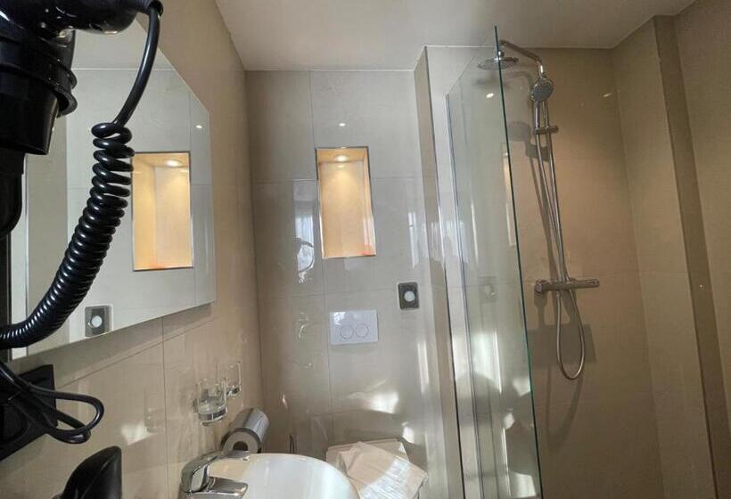 Номер Стандарт, H3 Hotel Rotterdam City Center