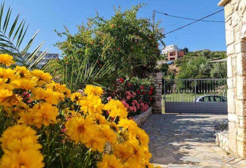 اتاق استاندارد چهارنفره با بالکن, Guesthouse Redilka