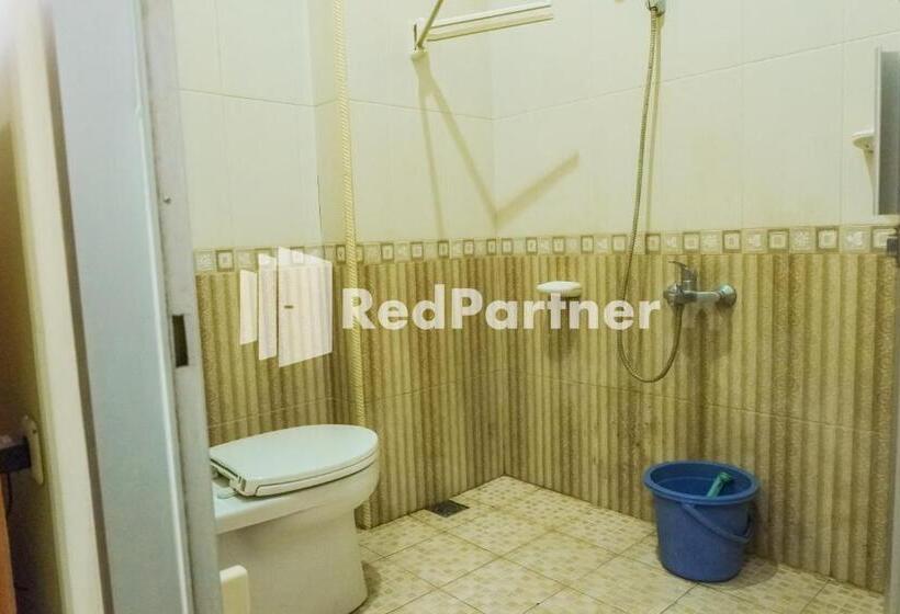 Номер Стандарт, Grand Kembar Hotel Mitra Reddoorz