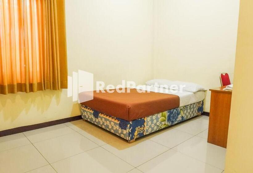 Номер Стандарт, Grand Kembar Hotel Mitra Reddoorz