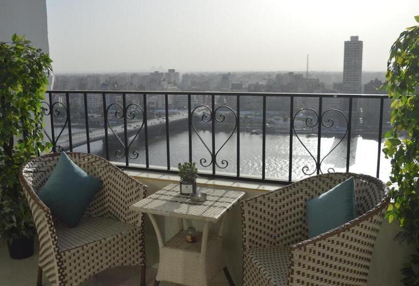 اتاق لوکس با بالکن و چشم‌انداز دریا, Nile View Inn