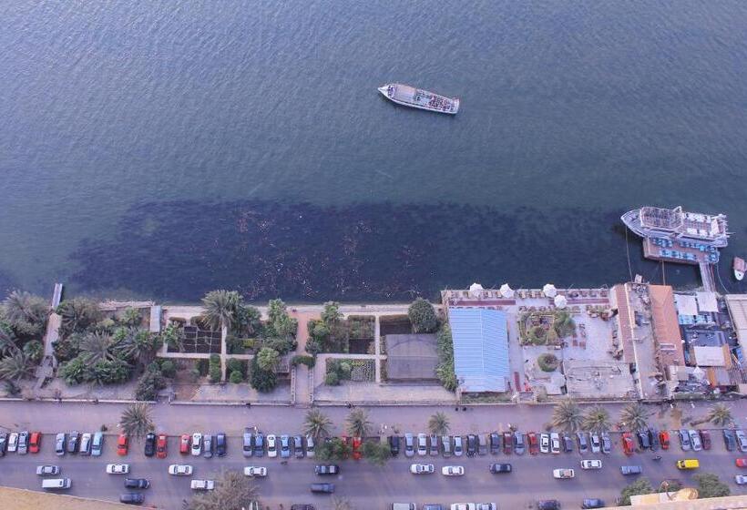 اتاق لوکس با بالکن و چشم‌انداز دریا, Nile View Inn