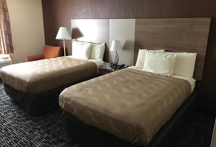 ２ダブルベッドのスタンダードルーム, Quality Inn Near Pimlico Racetrack