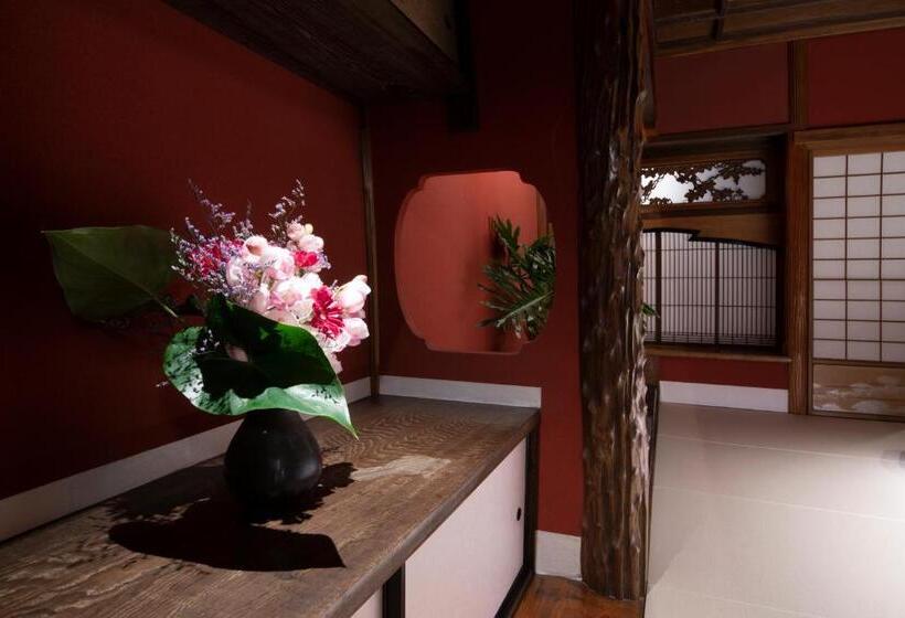 سوییت با چشم‌انداز باغ, 101 Kanazawa