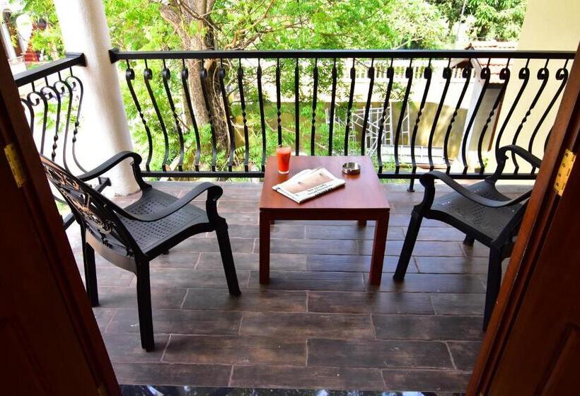 اتاق استاندارد سه تخته با بالکن, Park Lane Apartments