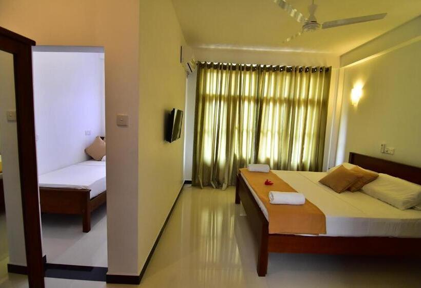 اتاق استاندارد سه تخته با بالکن, Park Lane Apartments