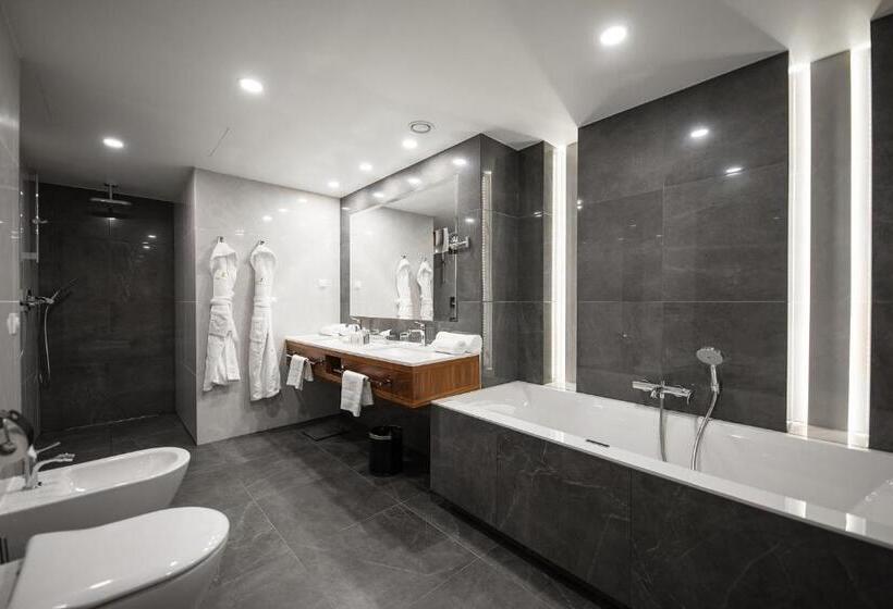 1 Bedroom Apartment Lake View, Heron Live Hotel Marina & Spa
