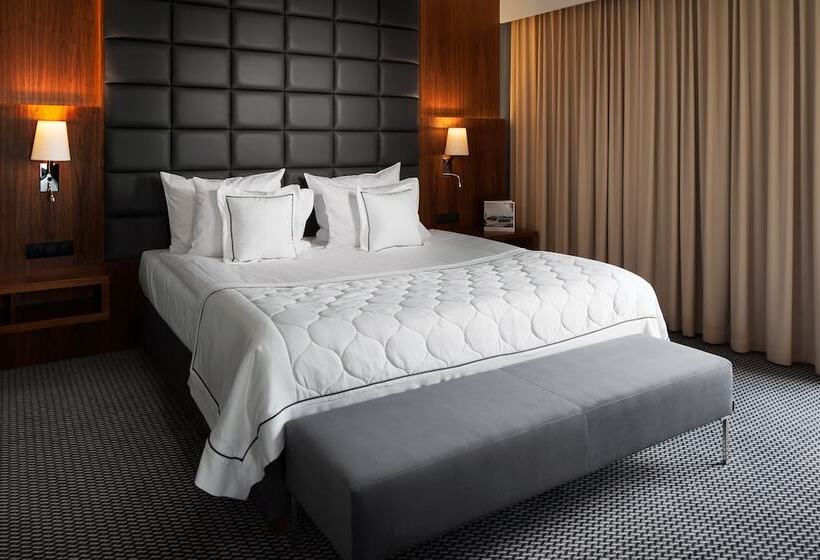1 Bedroom Apartment Lake View, Heron Live Hotel Marina & Spa
