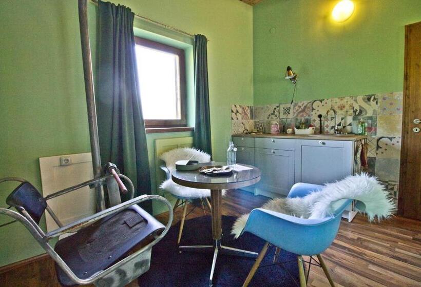 Студия Стандарт, Art Lodge Kunstpension