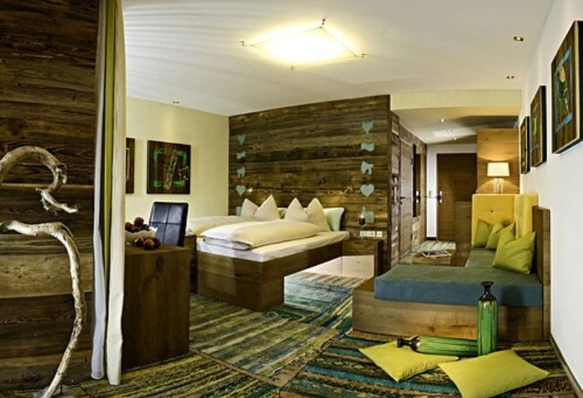 اتاق لوکس با بالکن, Salzburger Hof Leogang