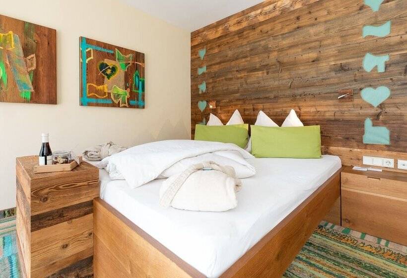 اتاق لوکس با بالکن, Salzburger Hof Leogang