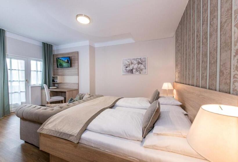 اتاق استاندارد با بالکن و چشم‌انداز باغ, Lust Und Laune Hotel Am Wörthersee
