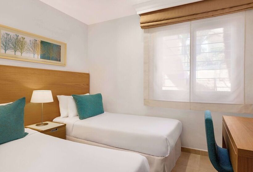 آپارتمان ممتاز دوخوابه رو به دریا, Ramada Hotel & Suites By Wyndham Costa Del Sol