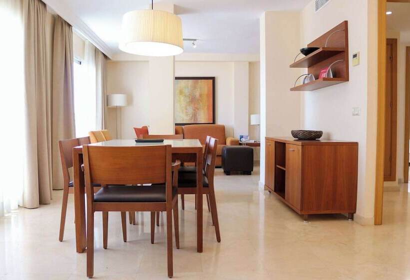 آپارتمان ممتاز دوخوابه رو به دریا, Ramada Hotel & Suites By Wyndham Costa Del Sol