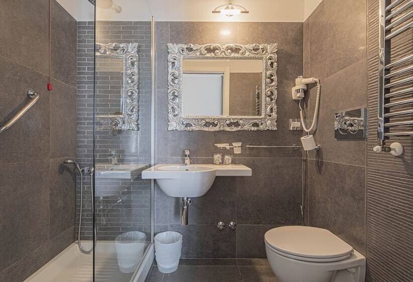 Camera Tripla Standard, Domus Castrense
