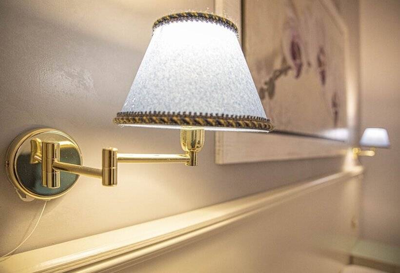 Camera Tripla Standard, Domus Castrense