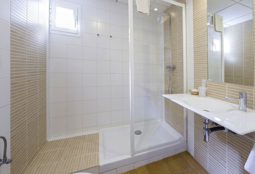 غرفة قياسية ثلاثية, Hostal Marino