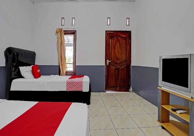 Семейный Номер, Oyo 90405 Penginapan Sasti Kuningan