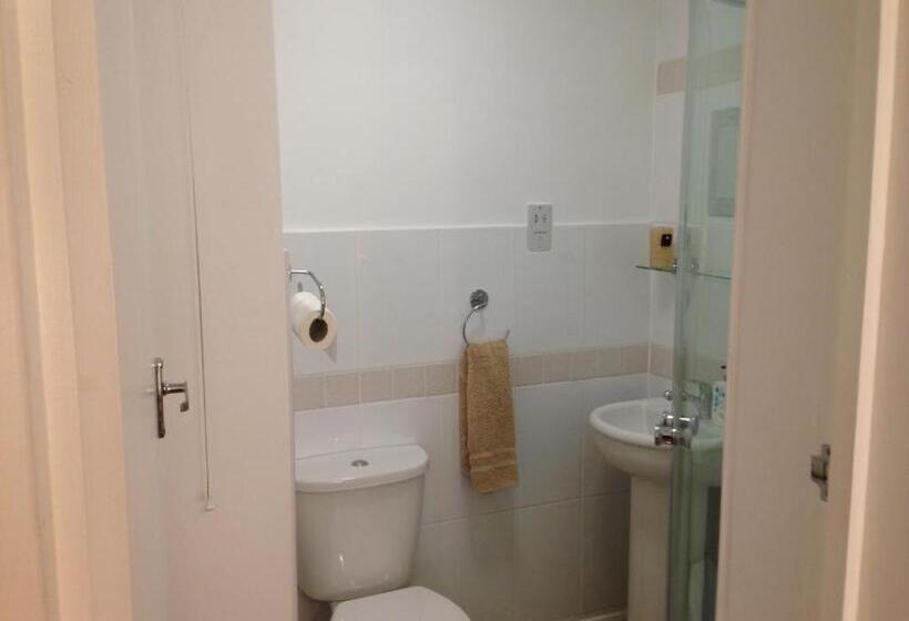 חדר סטנדרט לשלושה, Room In Guest Room   Comfortable Family Room With Tv, Free Fast Wifi, Sleeps 4 With 1 Bunk Bed