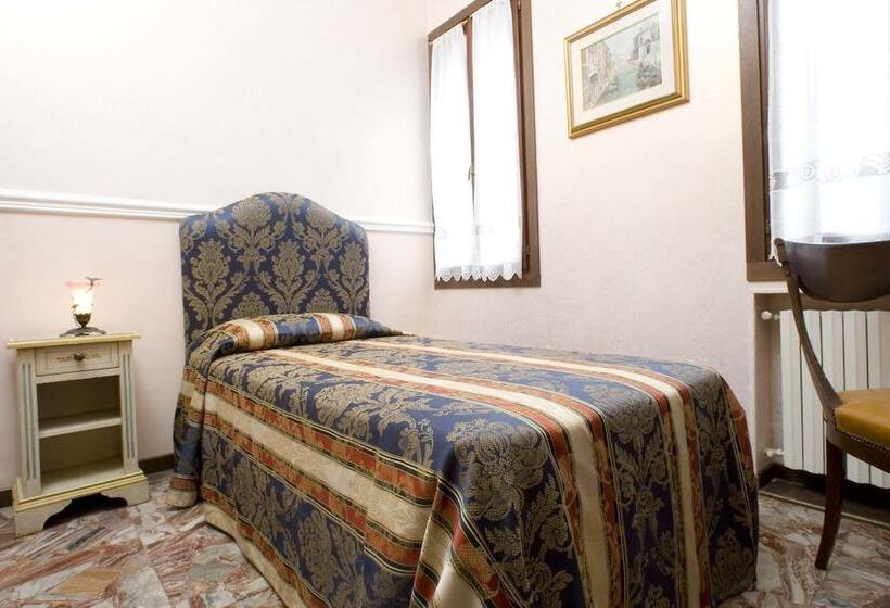 اتاق استاندارد یک نفره, Al Piave
