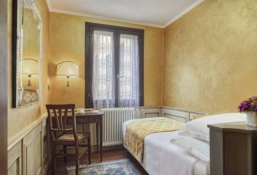 اتاق استاندارد چهار تخته, Al Piave