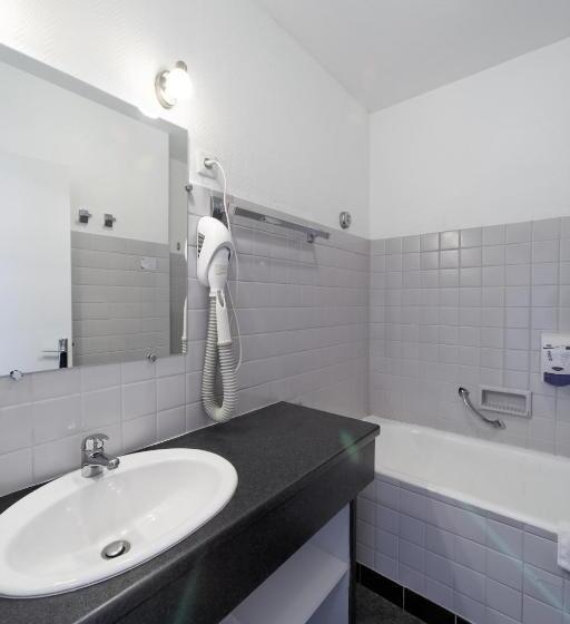 اتاق استاندارد سه نفره, The Originals City, Hôtel Armen Le Triton, Roscoff