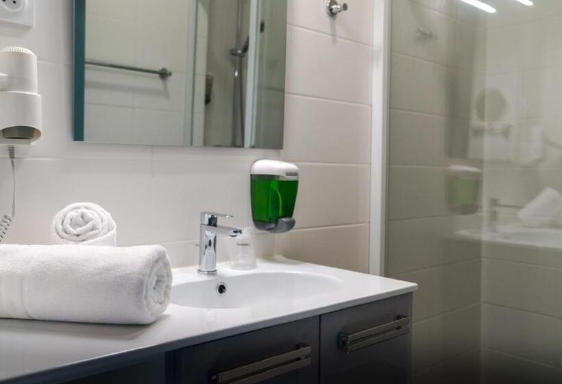 اتاق استاندارد سه نفره, The Originals City, Hôtel Armen Le Triton, Roscoff