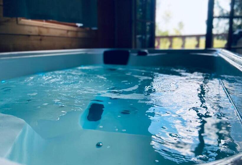 Номер Стандарт с Балконом, Chambre Avec Spa Privé