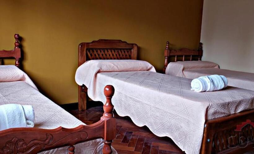 اتاق استاندارد چهارنفره با سرویس بهداشتی مشترک, Coya Hostel