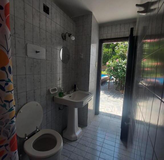 تختخواب در اتاق مشترک, Coya Hostel