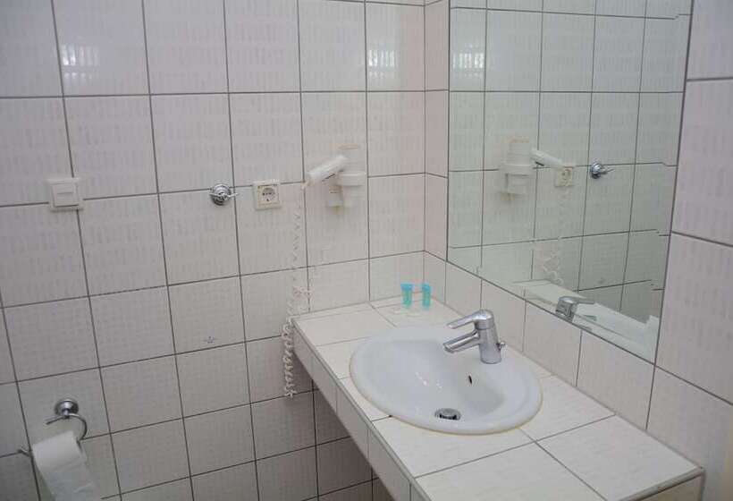 Quarto Quádruplo Estandar, Poseidon