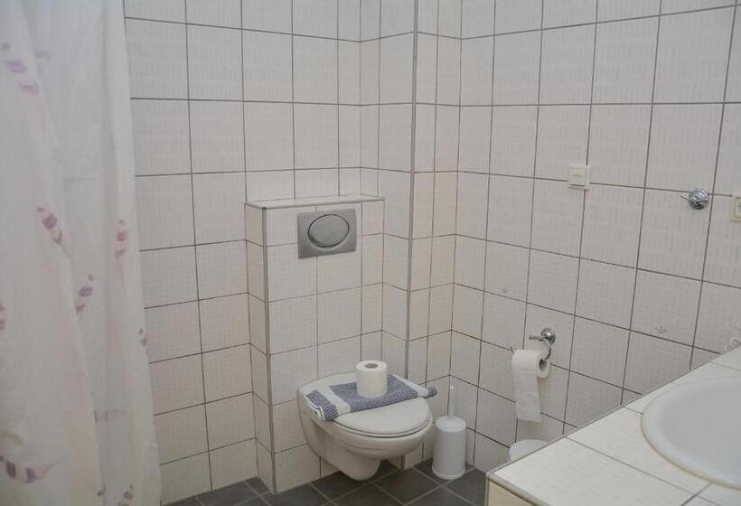 Quarto Familiar Superior, Poseidon