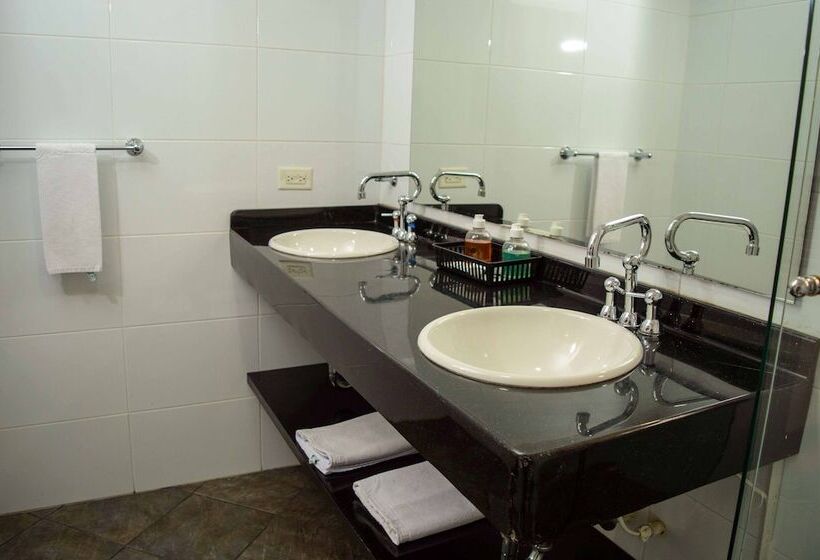 Четырехместный Номер Стандарт, Confort 80 Zona Rosa