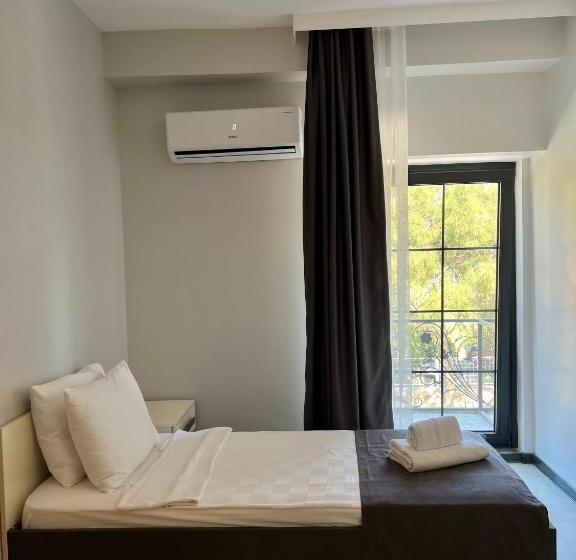 Трехместный Номер Стандарт с Балконом, Otel Beyaz İnci
